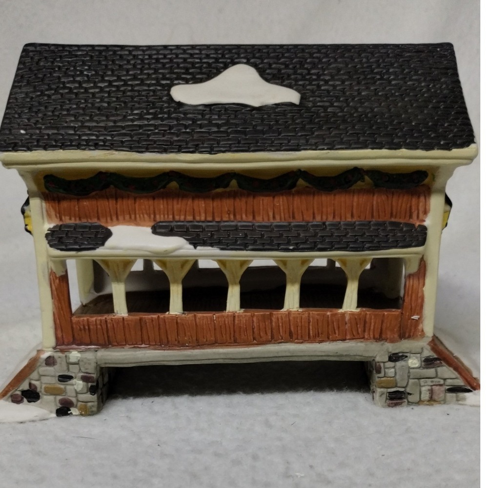 Home Accents Holiday Canterbury‎ Lane Covered Bridge Christmas Village Decor